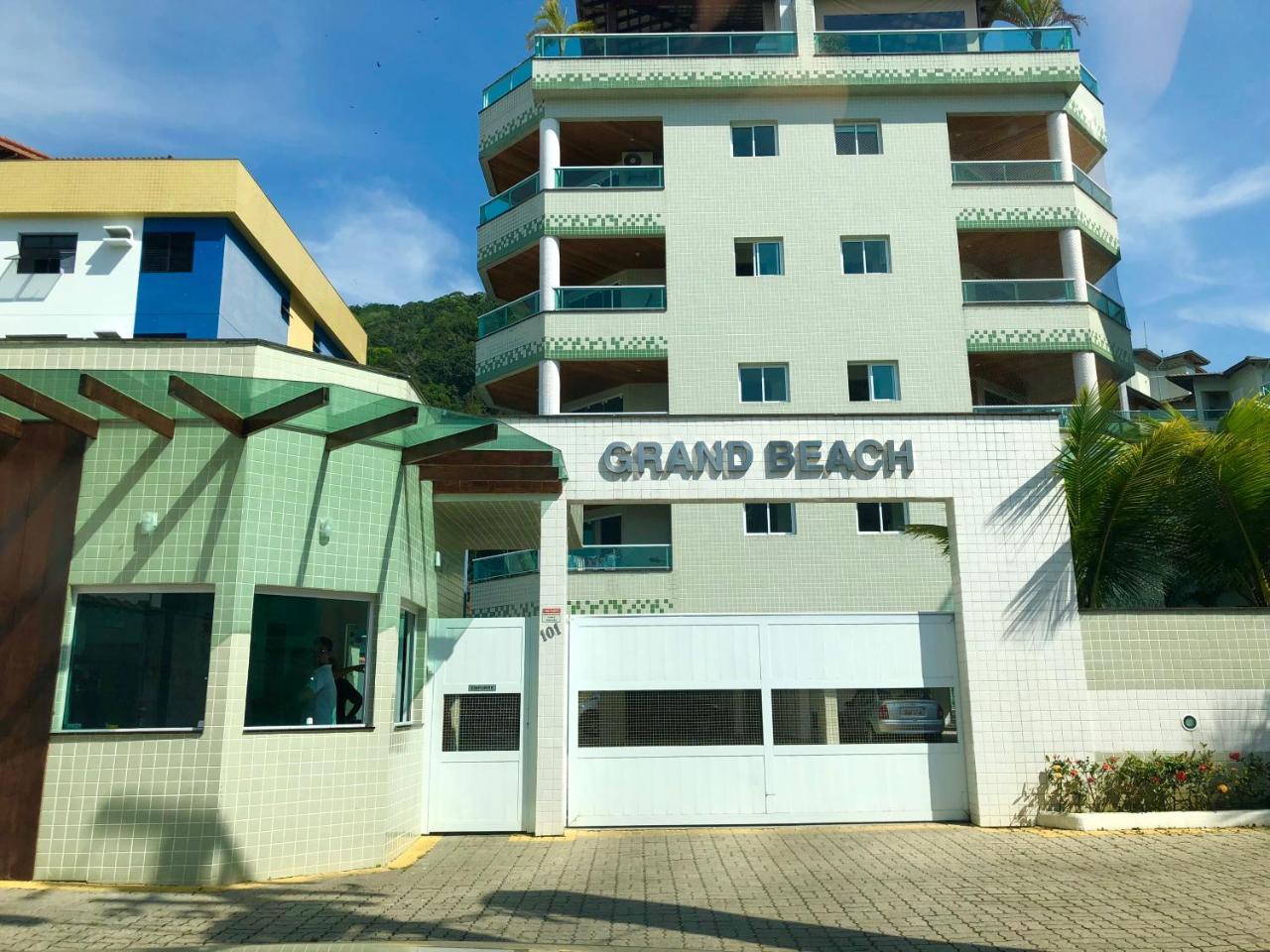 Condominio Grand Beach Ubatuba Esterno foto